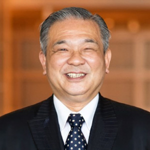 安達　実
